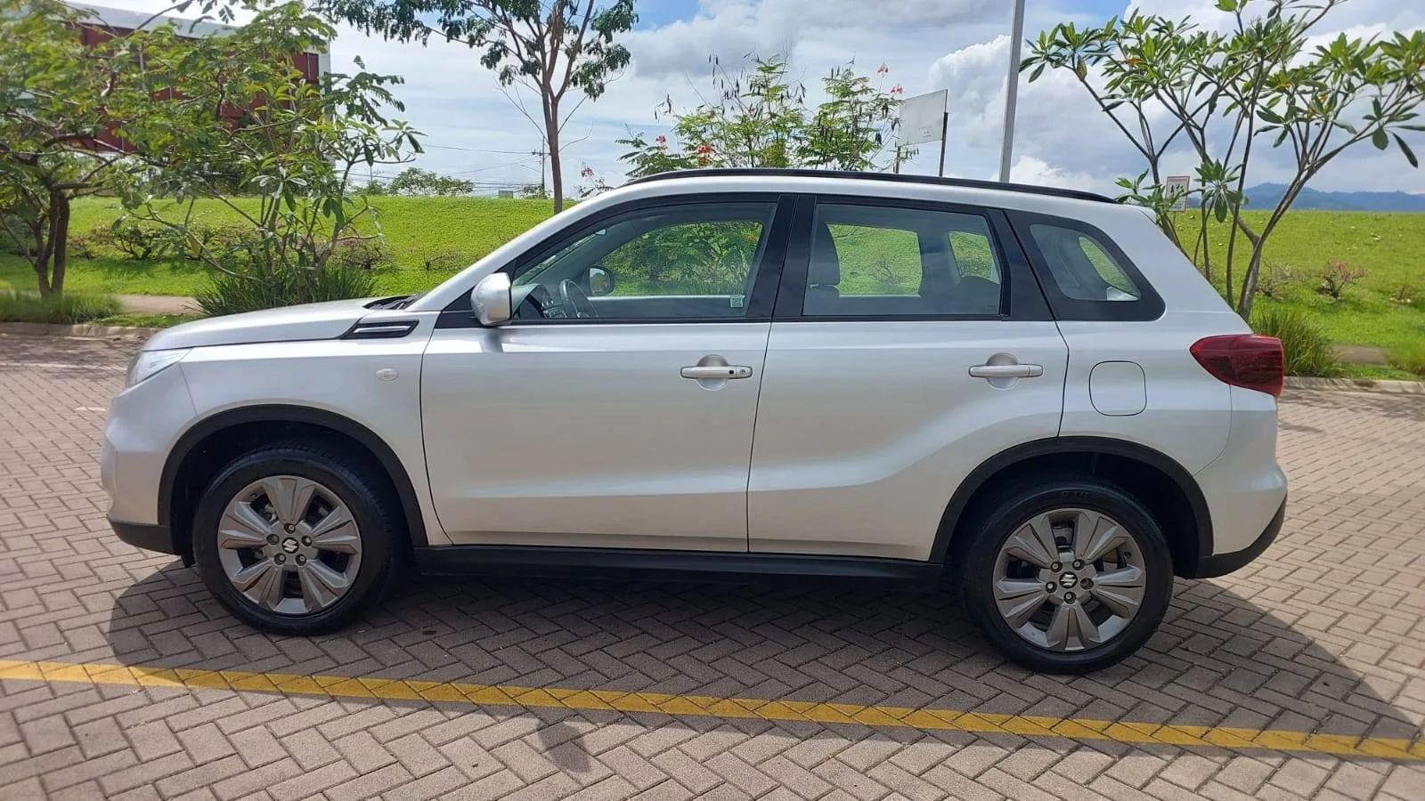 Suzuki Vitara - Image 9