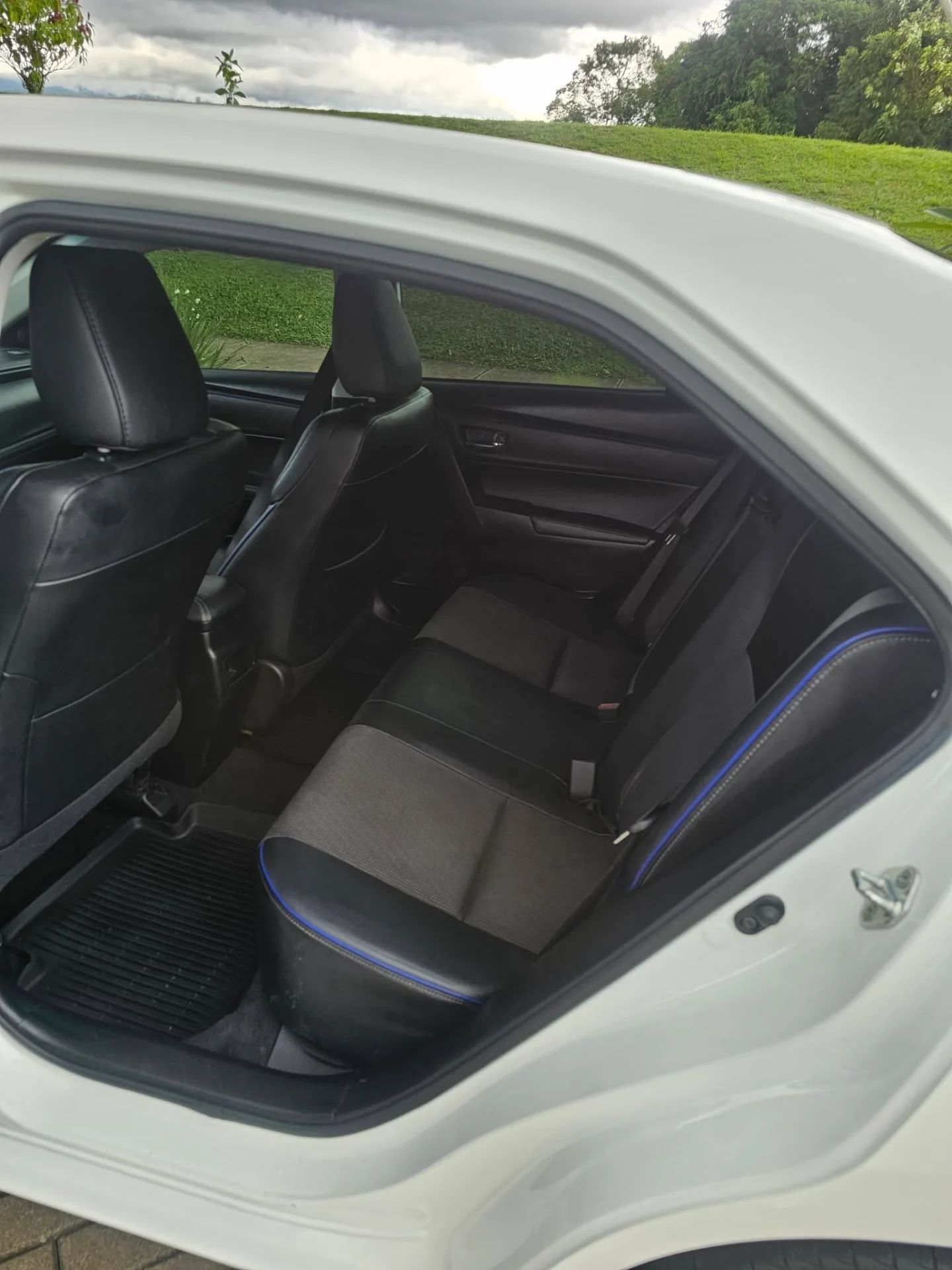 Toyota Corolla - Image 2