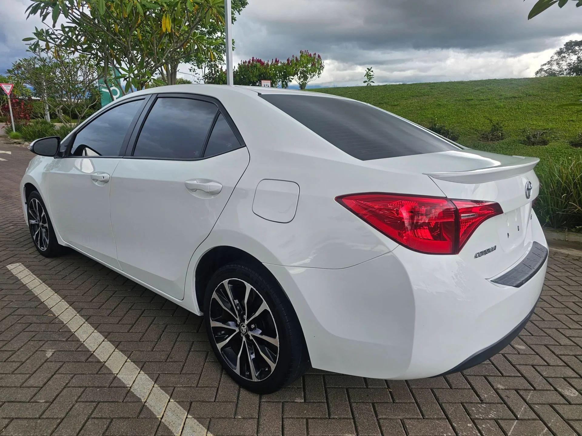 Toyota Corolla - Image 4