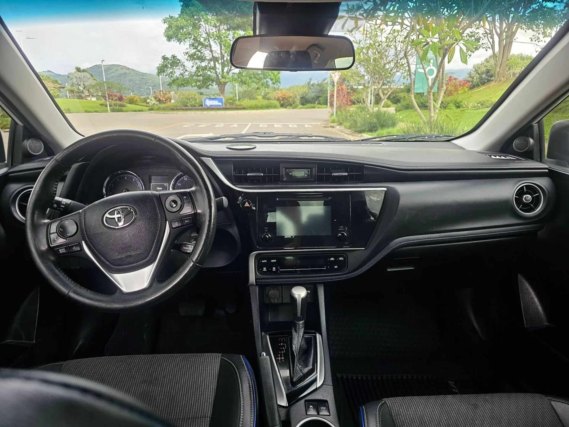 Toyota Corolla - Image 7