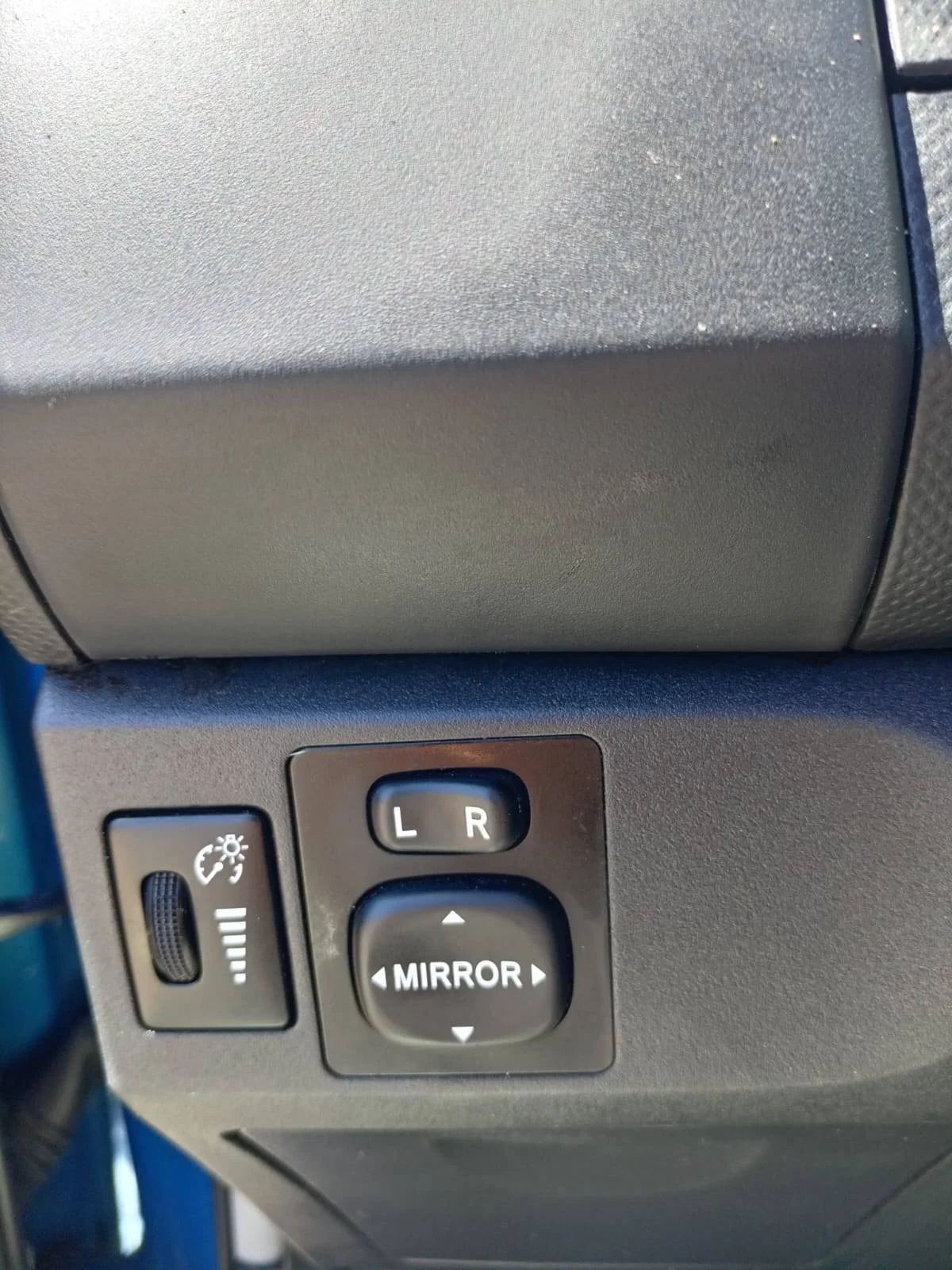 Toyota Yaris - Image 2