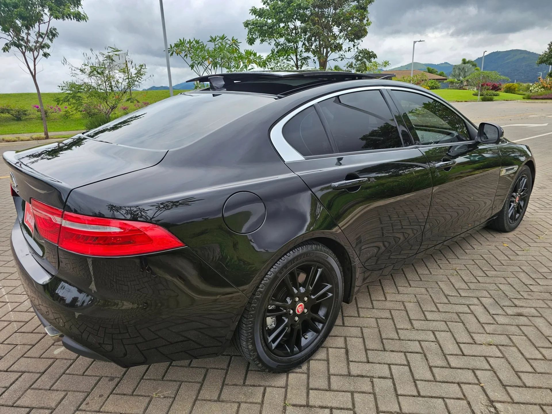 Jaguar XE 25T - Image 6