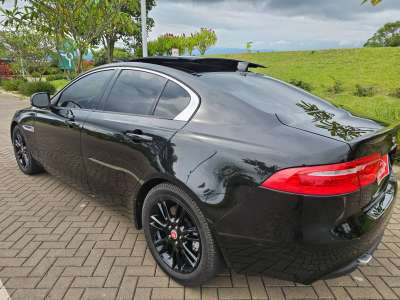 Jaguar XE 25T - Image 7