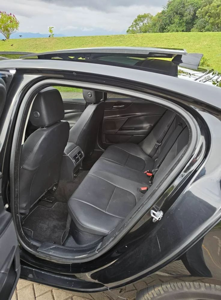 Jaguar XE 25T - Image 8