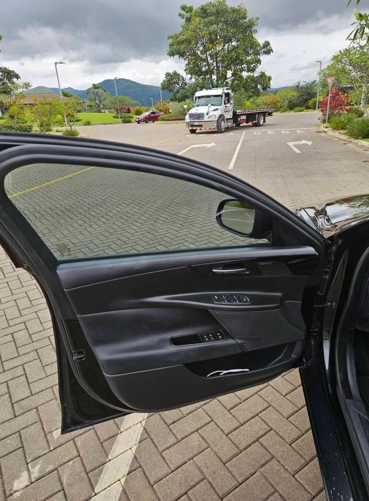 Jaguar XE 25T - Image 9