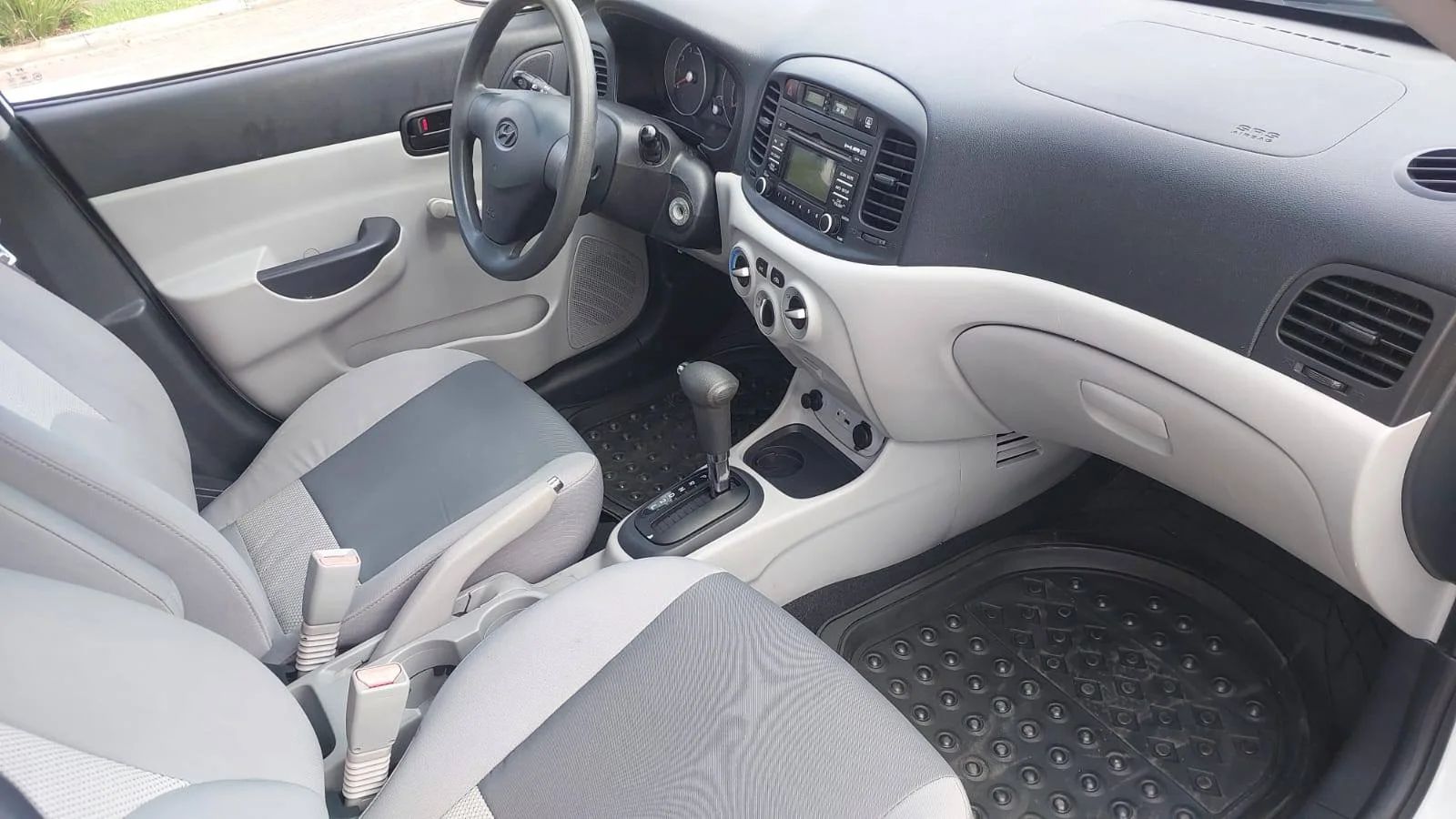 Hyundai Accent - Image 2