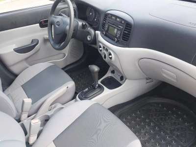 Hyundai Accent - Image 2