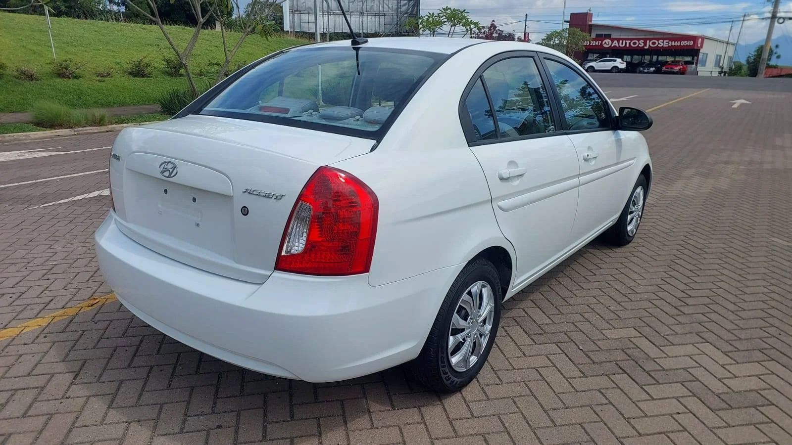 Hyundai Accent - Image 3