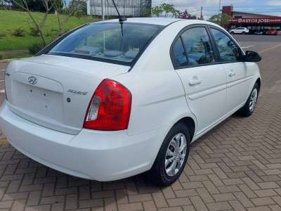 Hyundai Accent - Image 3