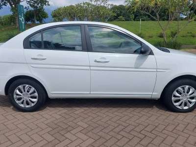 Hyundai Accent - Image 4