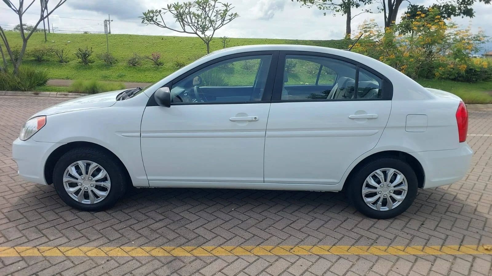 Hyundai Accent - Image 6