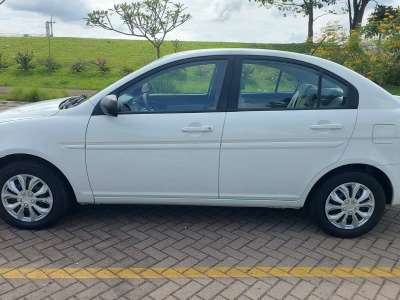 Hyundai Accent - Image 6