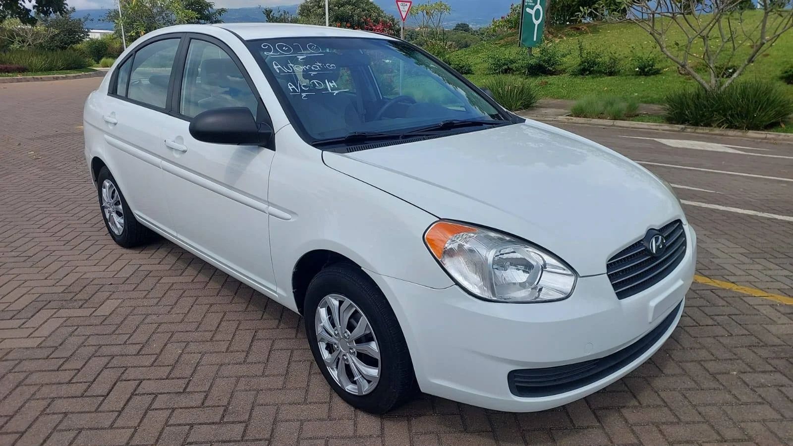 Hyundai Accent - Image 7