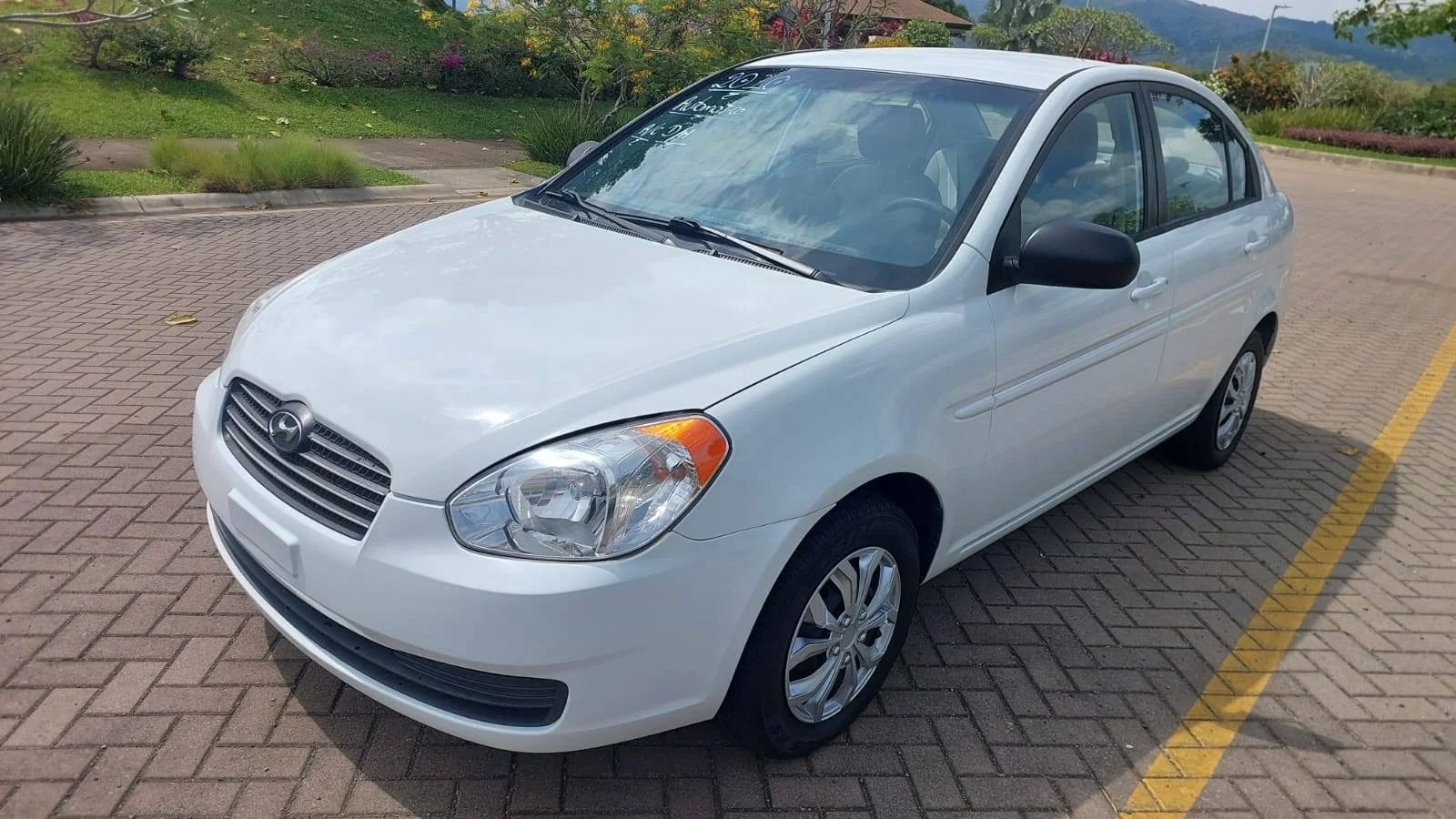 Hyundai Accent - Image 8