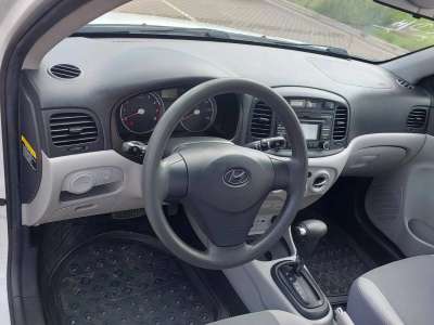 Hyundai Accent - Image 9