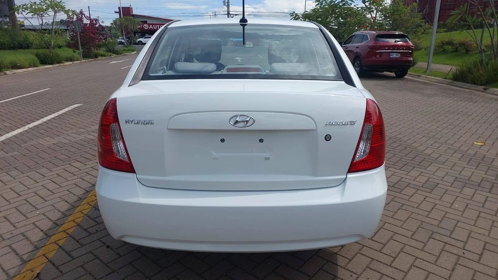 Hyundai Accent - Image 10