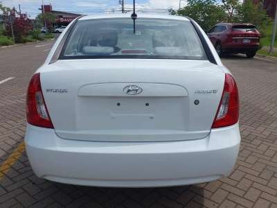 Hyundai Accent - Image 10