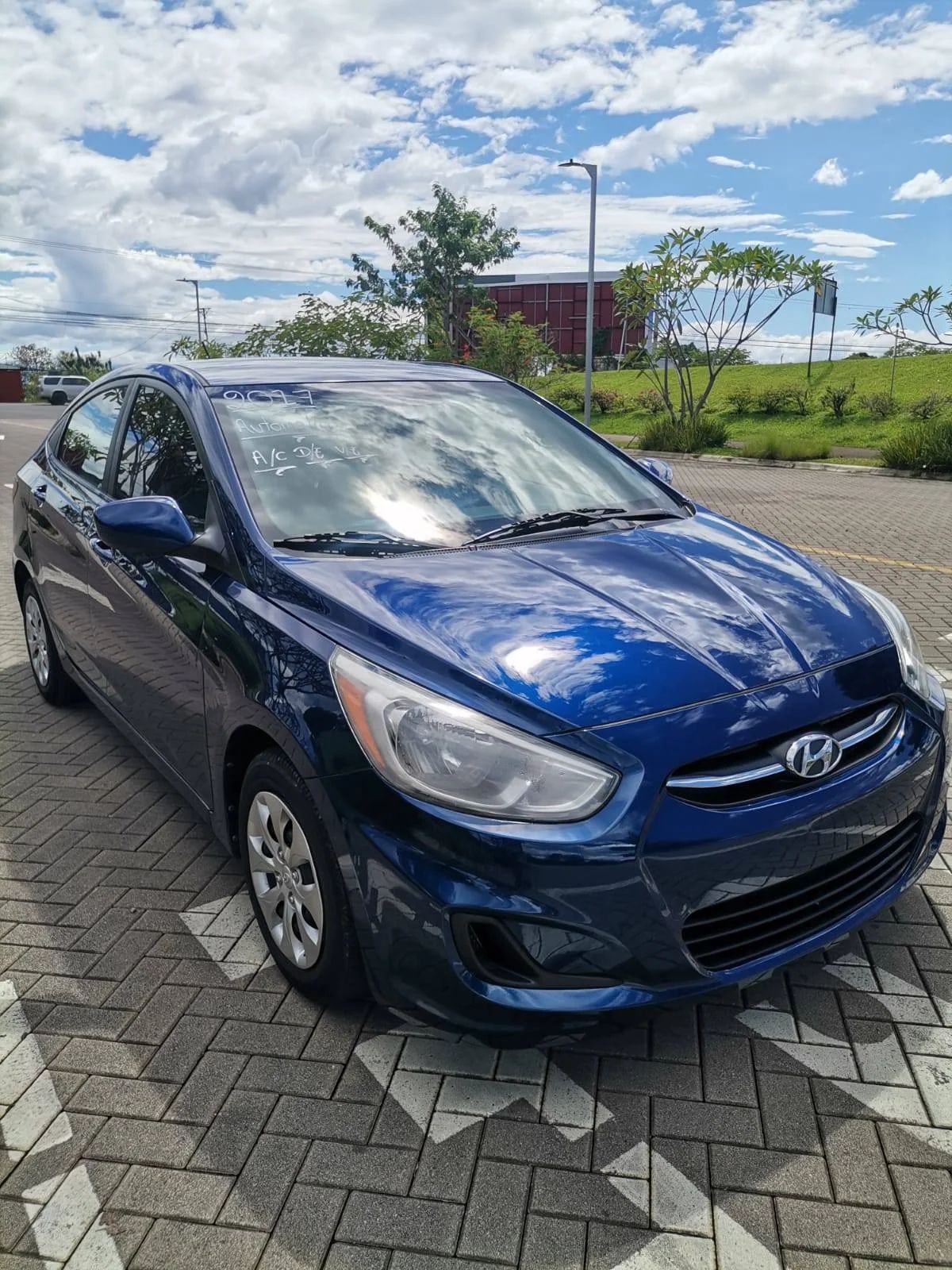 Hyundai Accent - Image 4