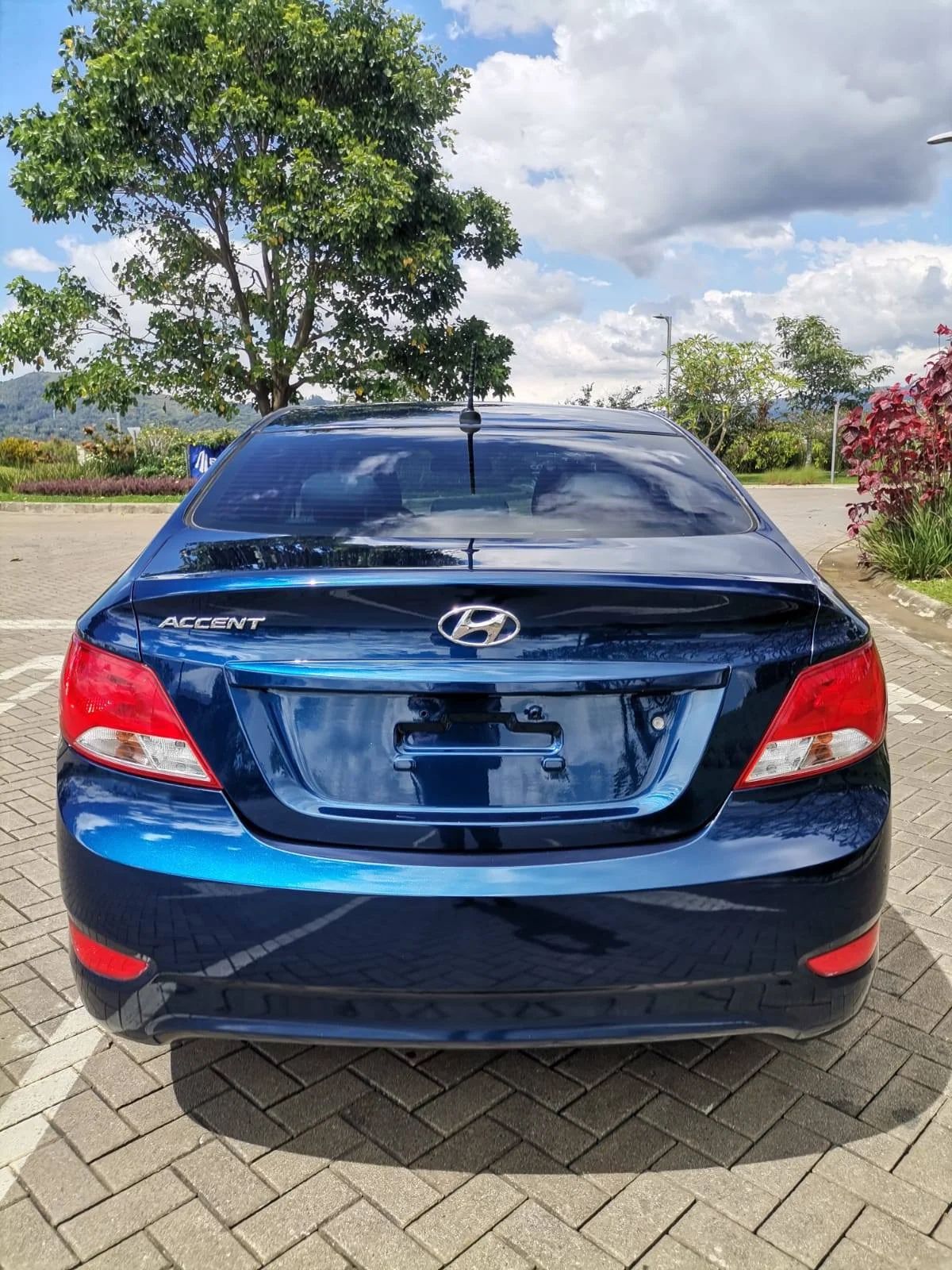 Hyundai Accent - Image 6