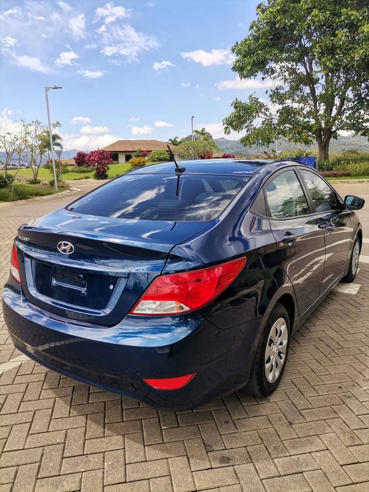 Hyundai Accent - Image 7