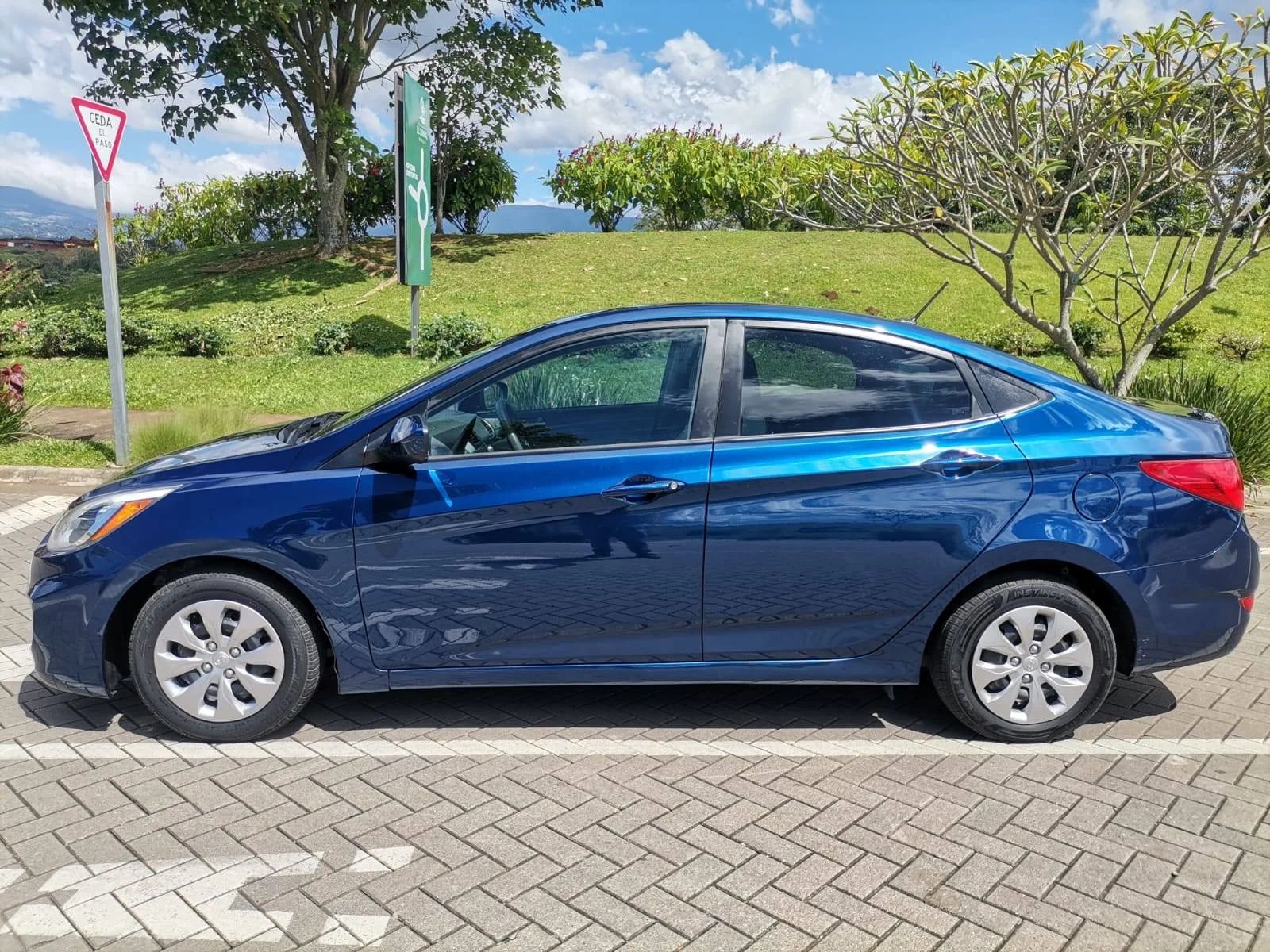 Hyundai Accent - Image 9