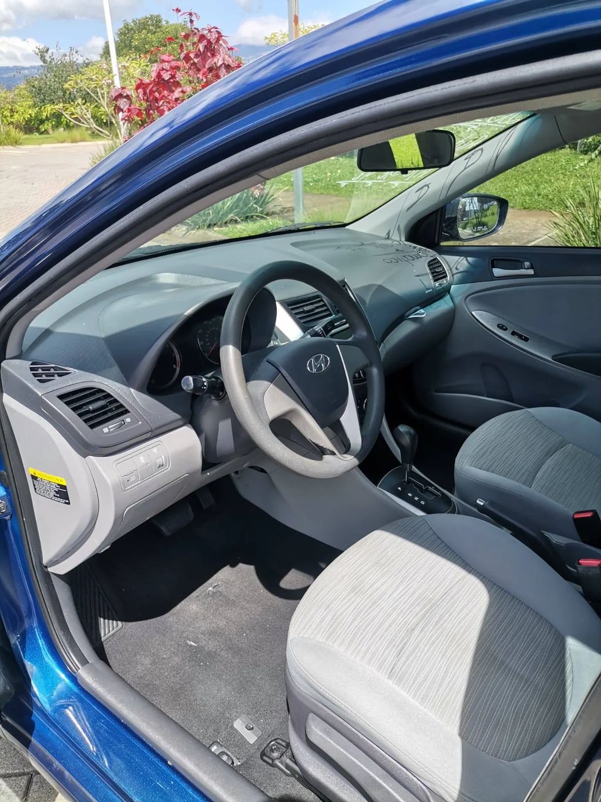 Hyundai Accent - Image 10