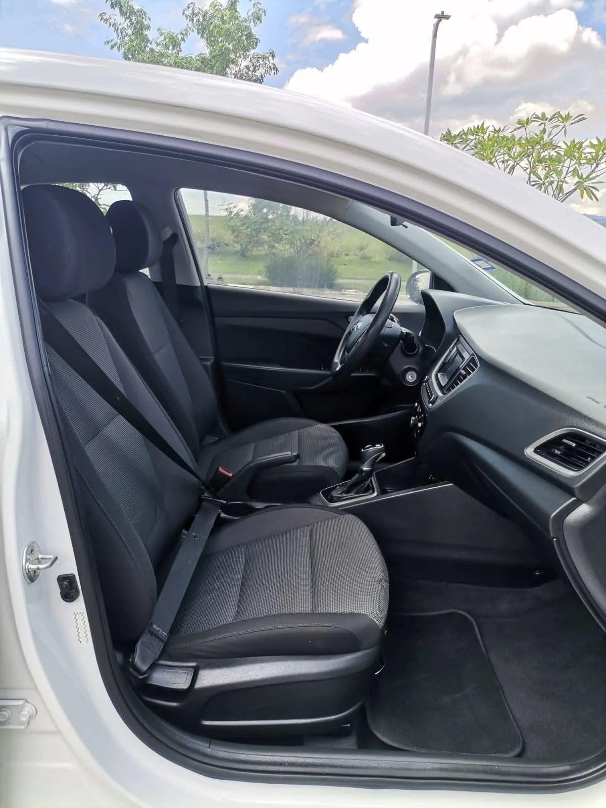 Hyundai Accent - Image 2