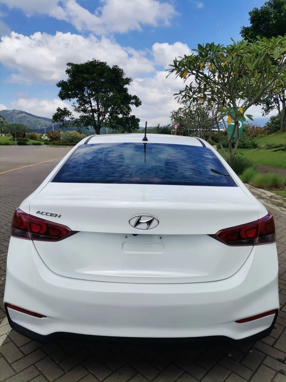 Hyundai Accent - Image 3