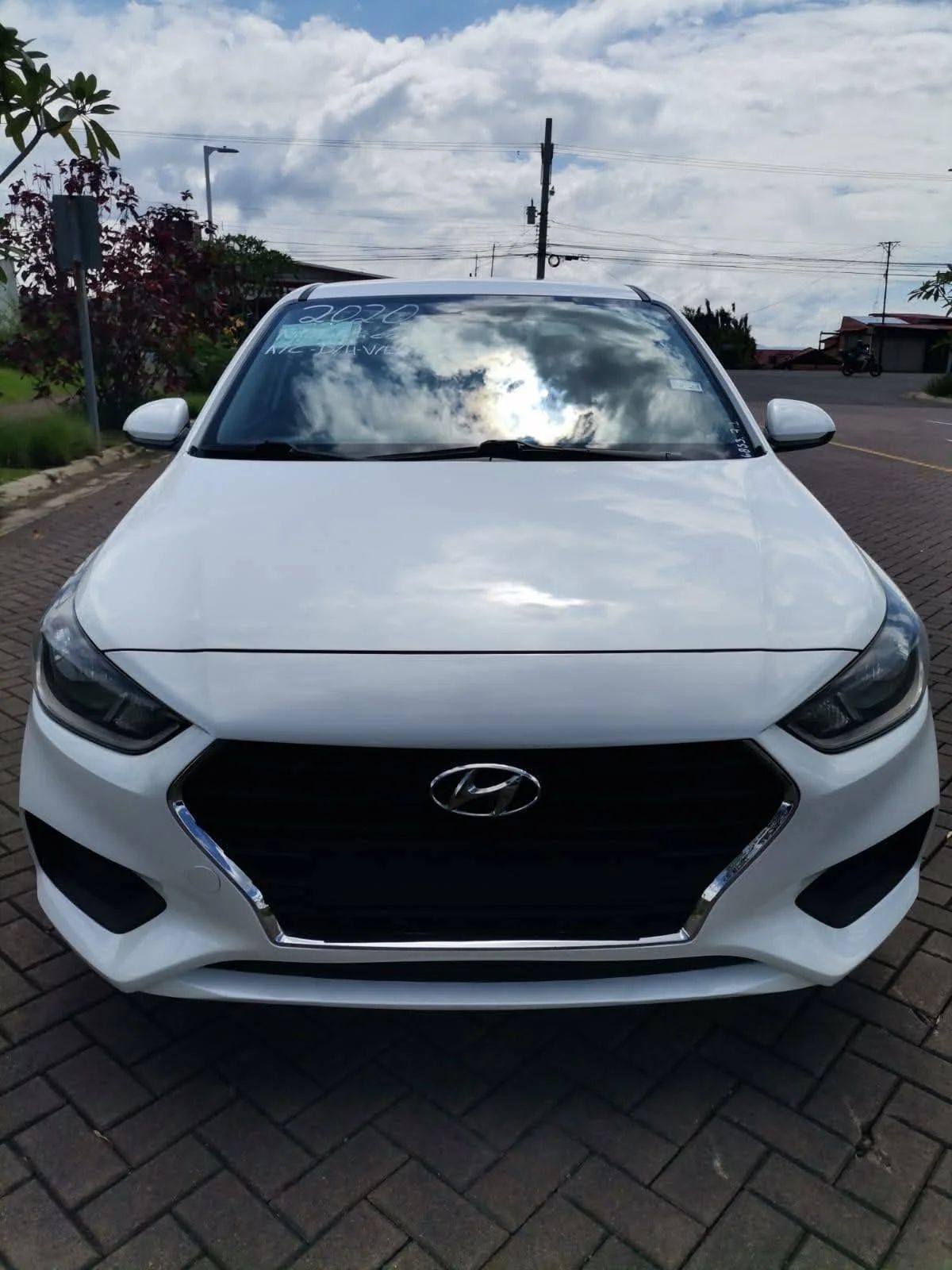 Hyundai Accent - Image 1