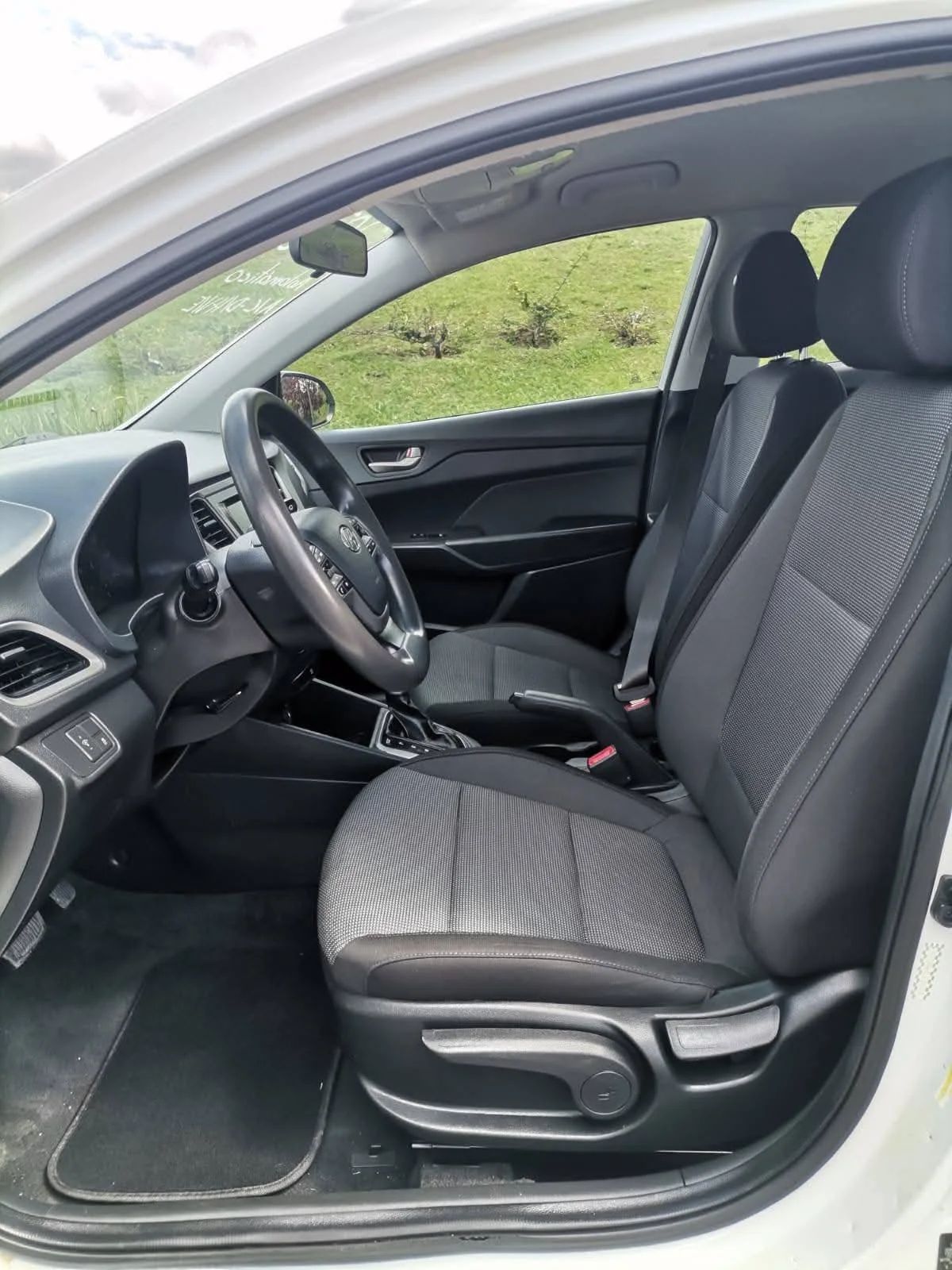 Hyundai Accent - Image 9