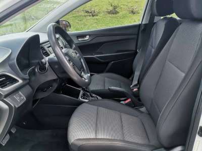 Hyundai Accent - Image 9