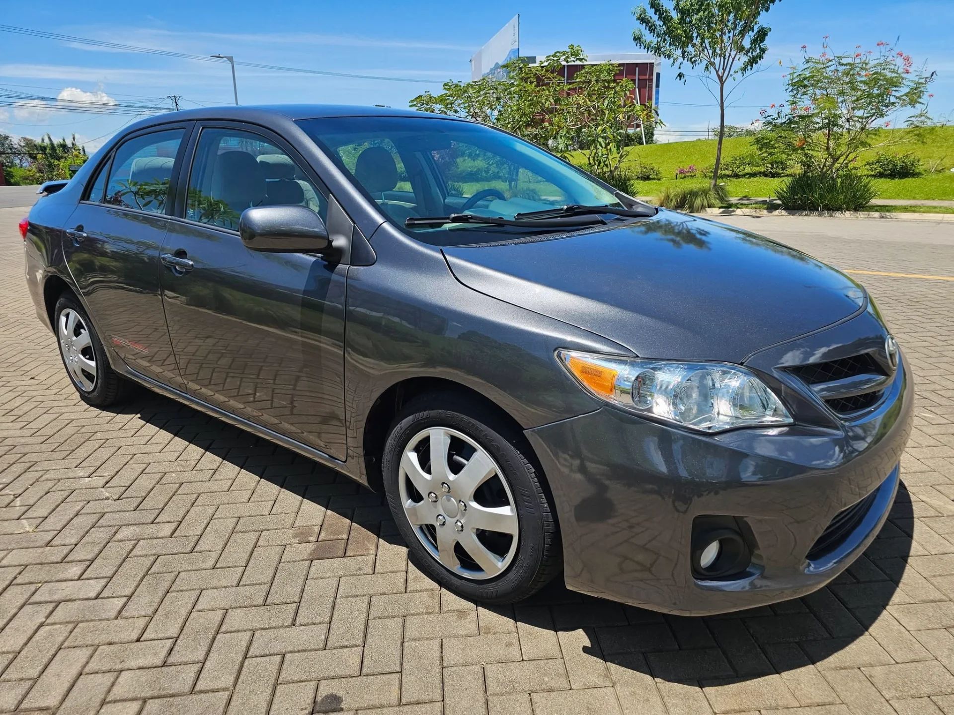 Toyota Corolla - Image 2