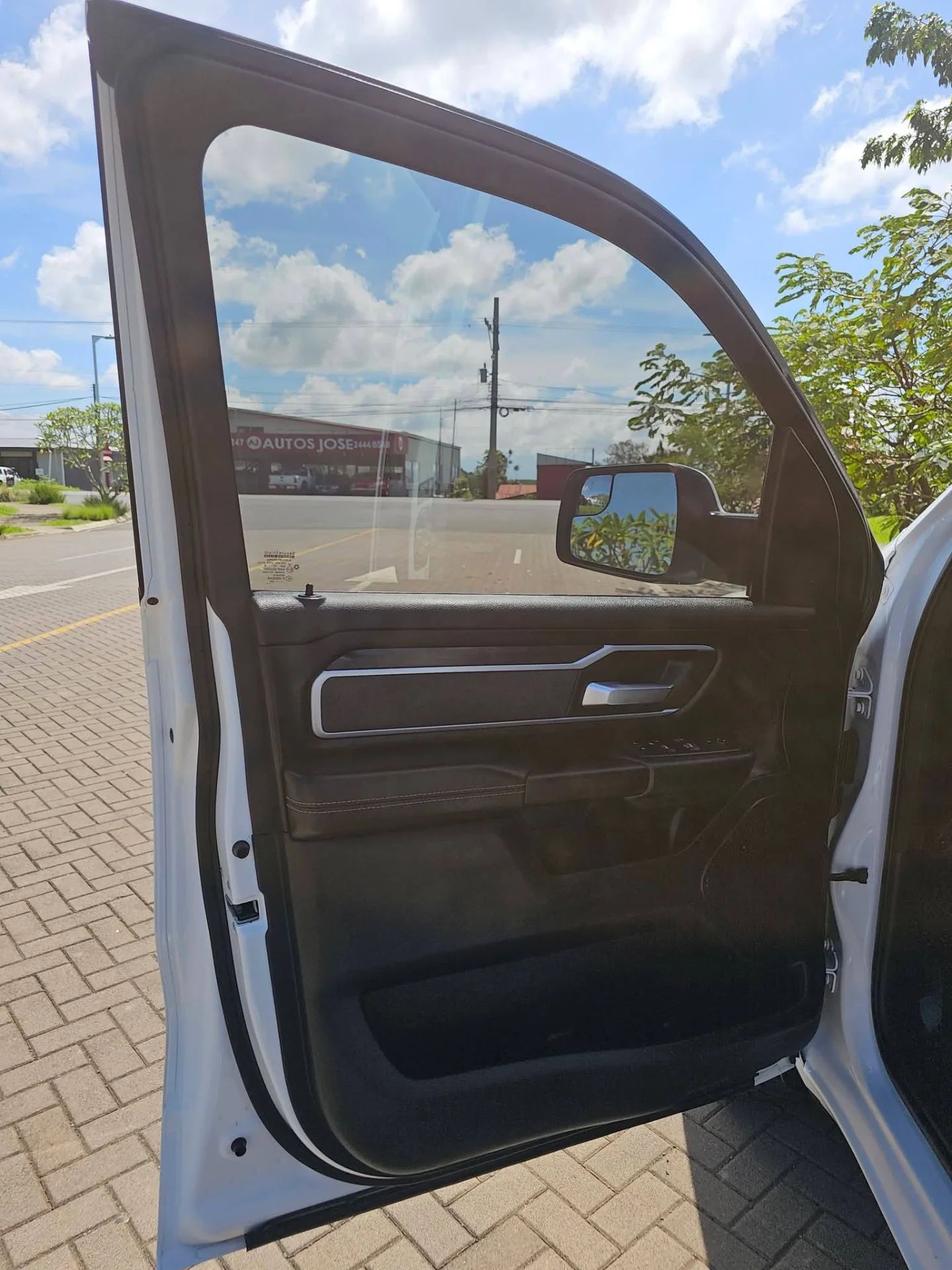 Dodge Ram 1500 - Image 13