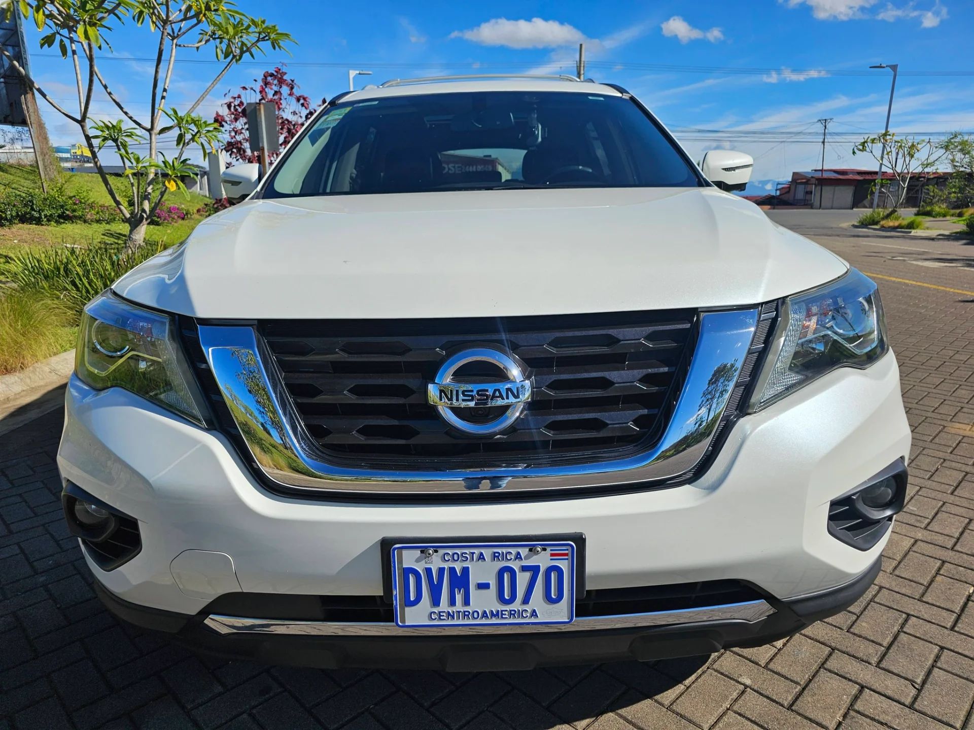 Nissan Pathfinder - Image 1