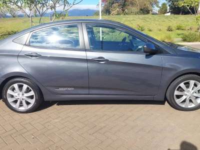 Hyundai Accent - Image 2