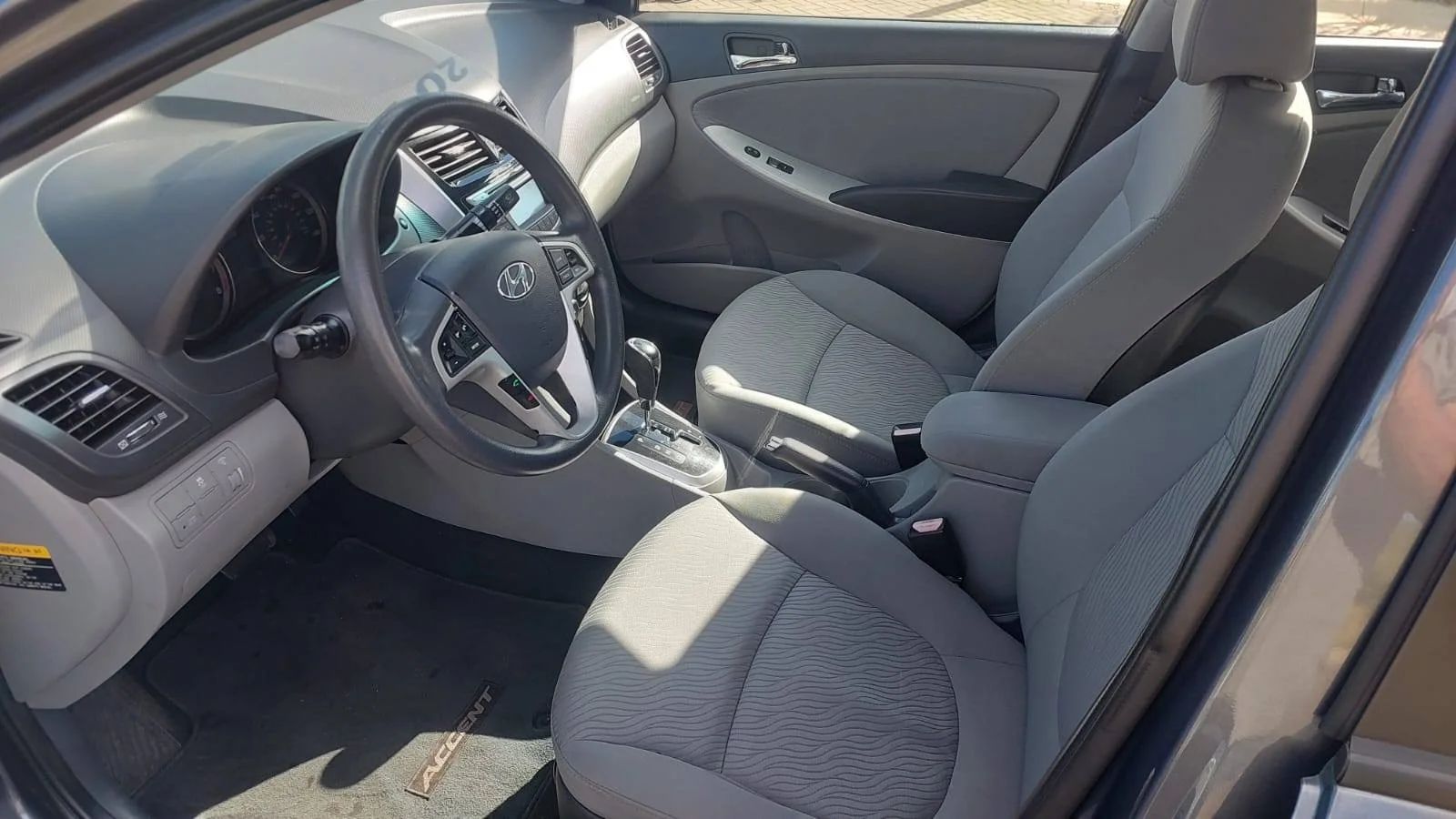 Hyundai Accent - Image 4