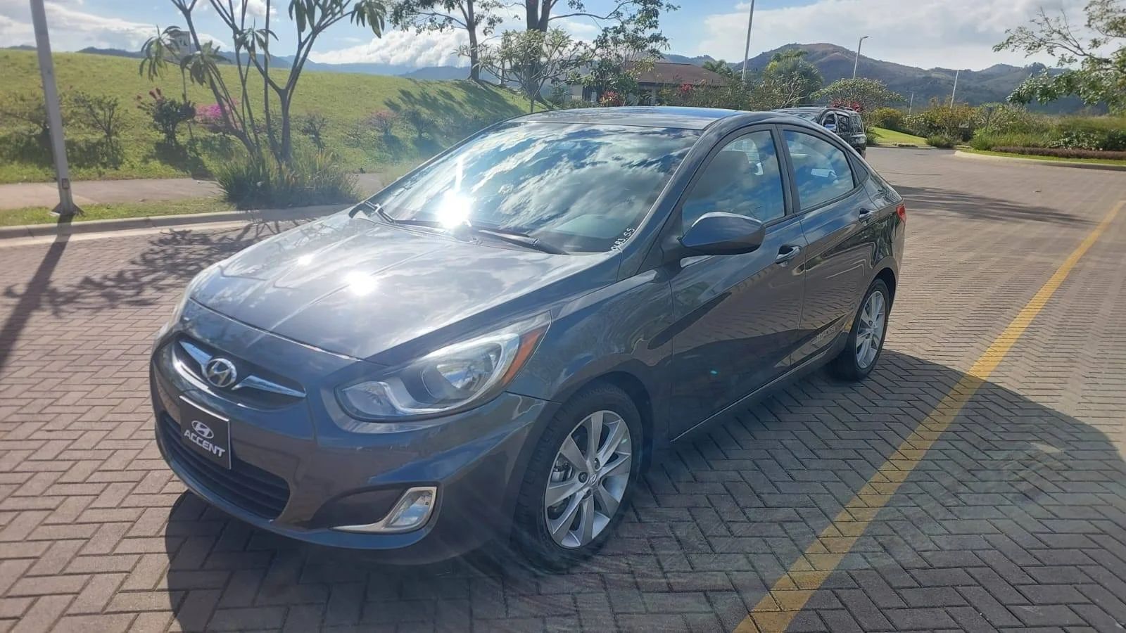 Hyundai Accent - Image 7