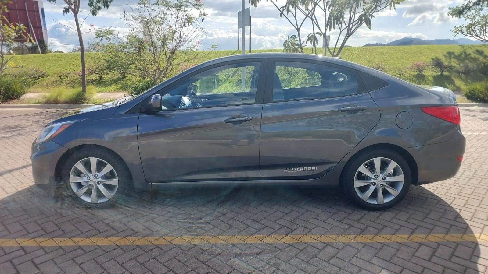 Hyundai Accent - Image 9