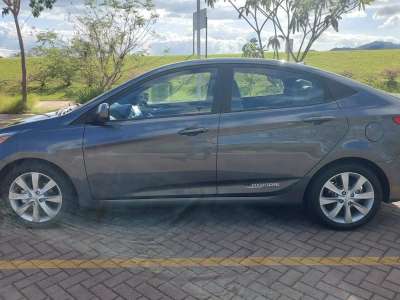 Hyundai Accent - Image 9