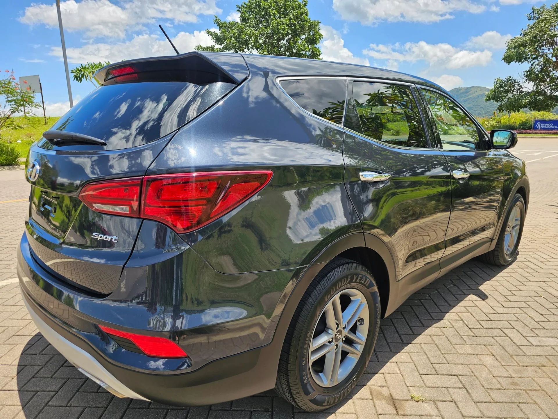 Hyundai Santa Fe - Image 7