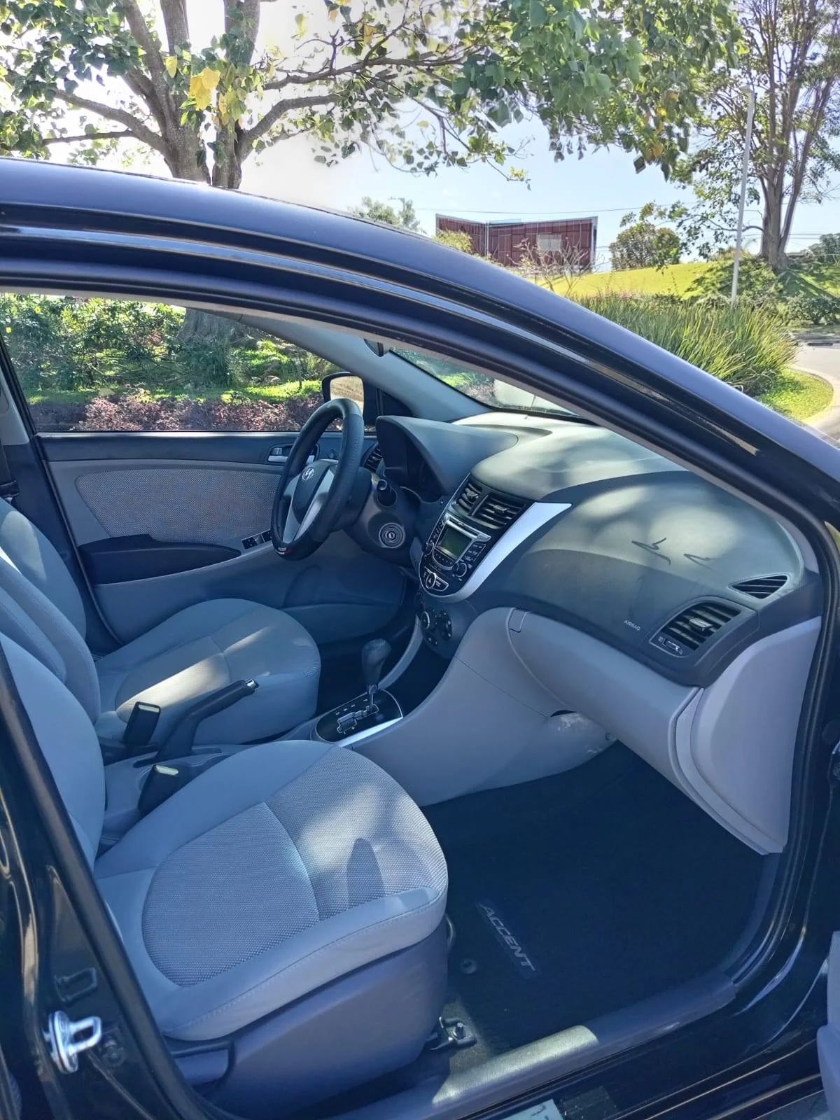 Hyundai Accent - Image 2