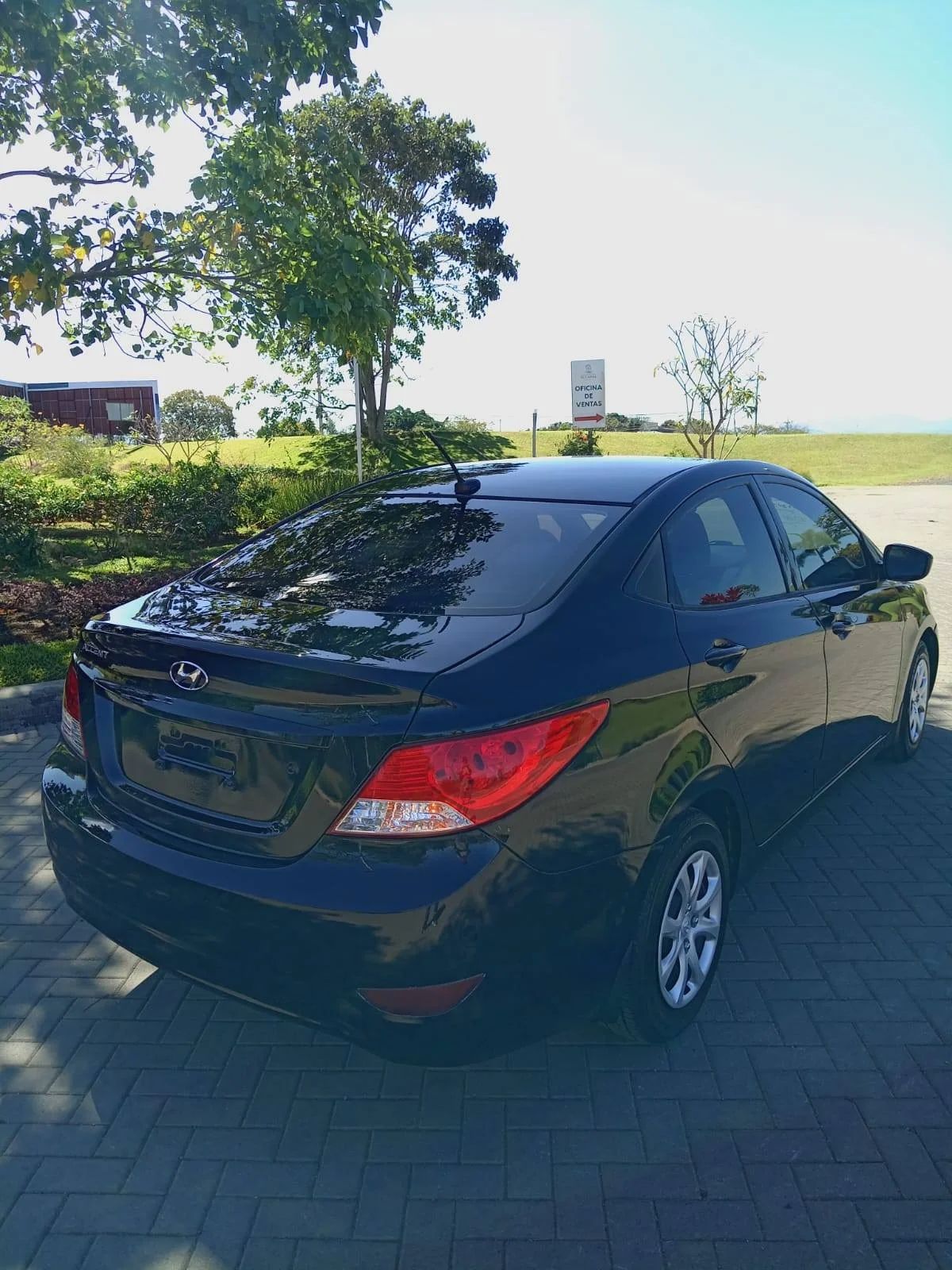 Hyundai Accent - Image 4