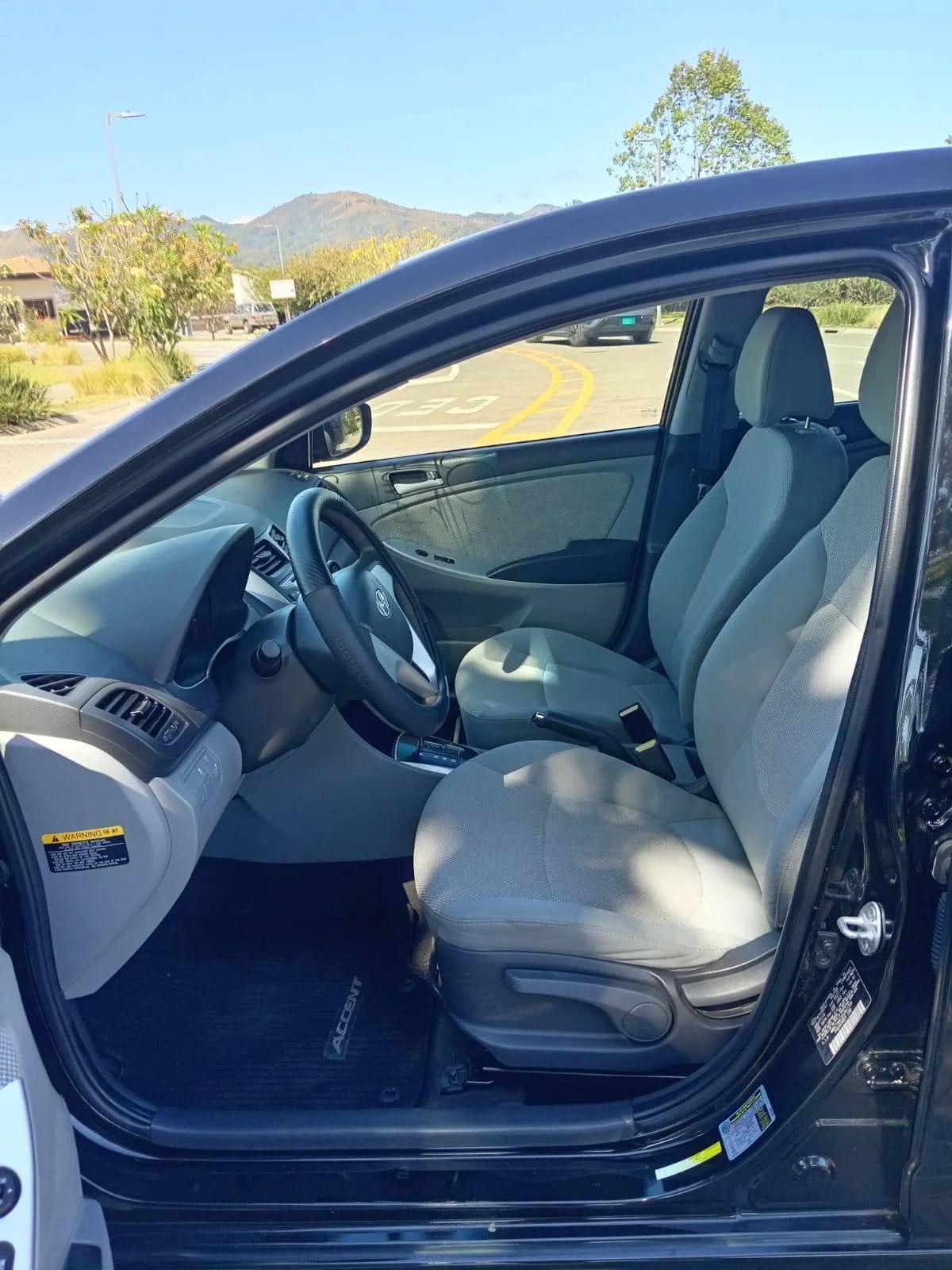 Hyundai Accent - Image 8