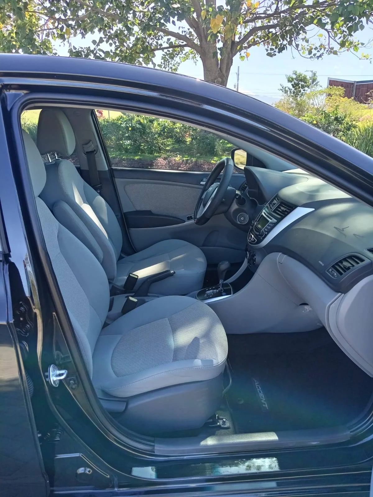 Hyundai Accent - Image 9