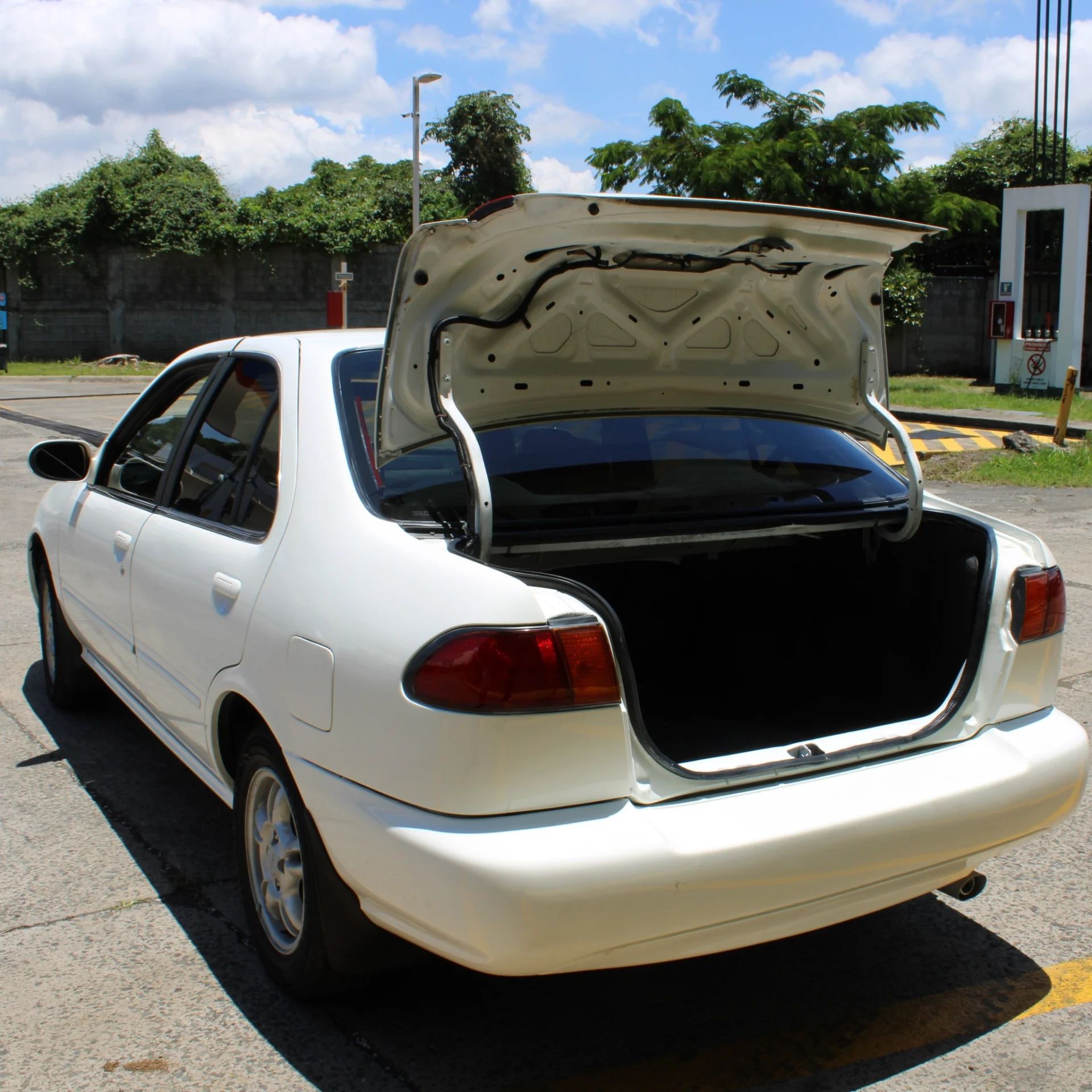 Nissan Sentra - Image 8