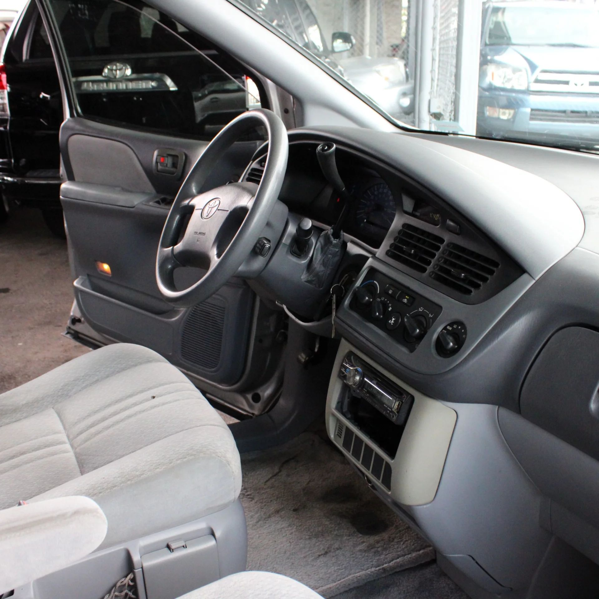 Toyota Sienna - Image 3