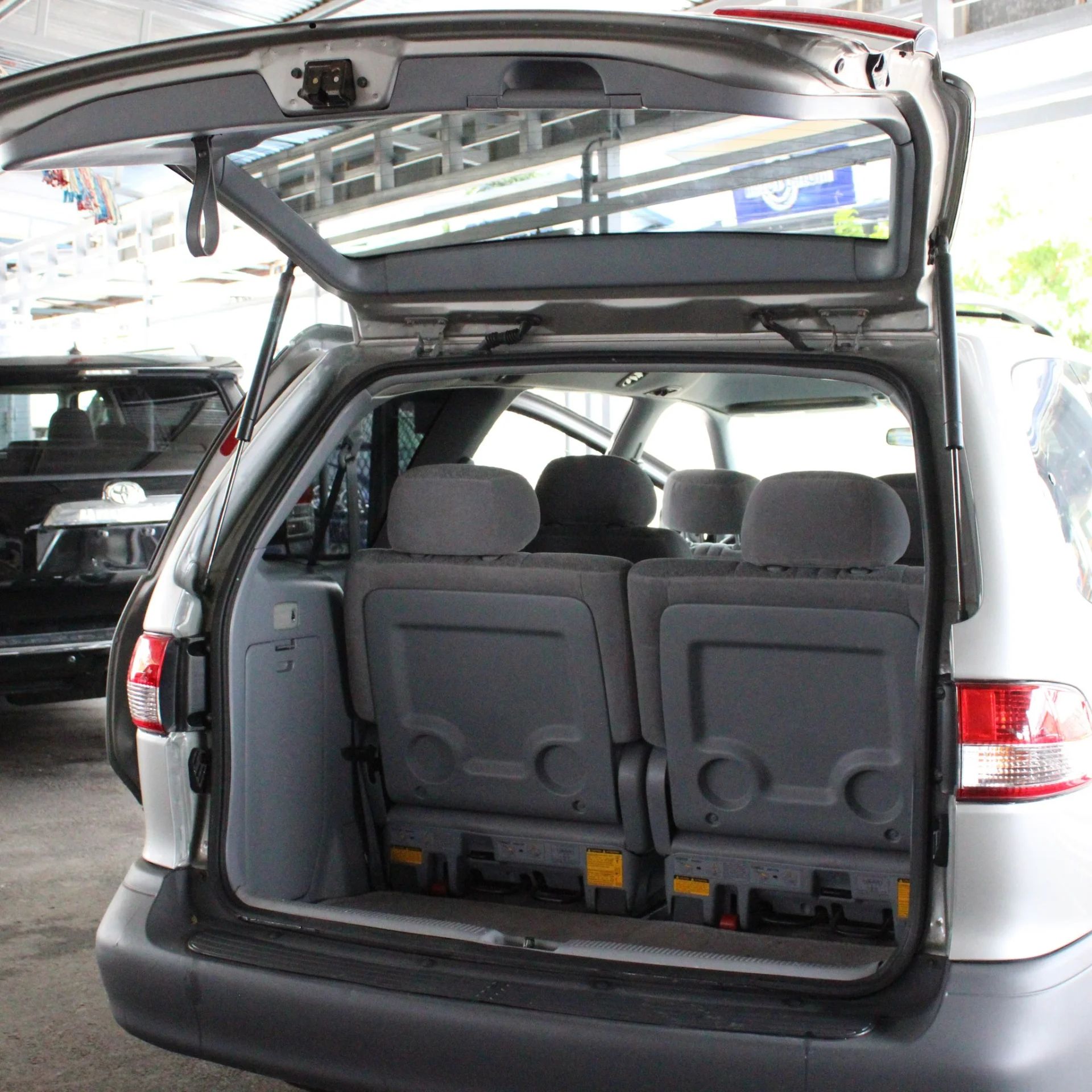 Toyota Sienna - Image 7