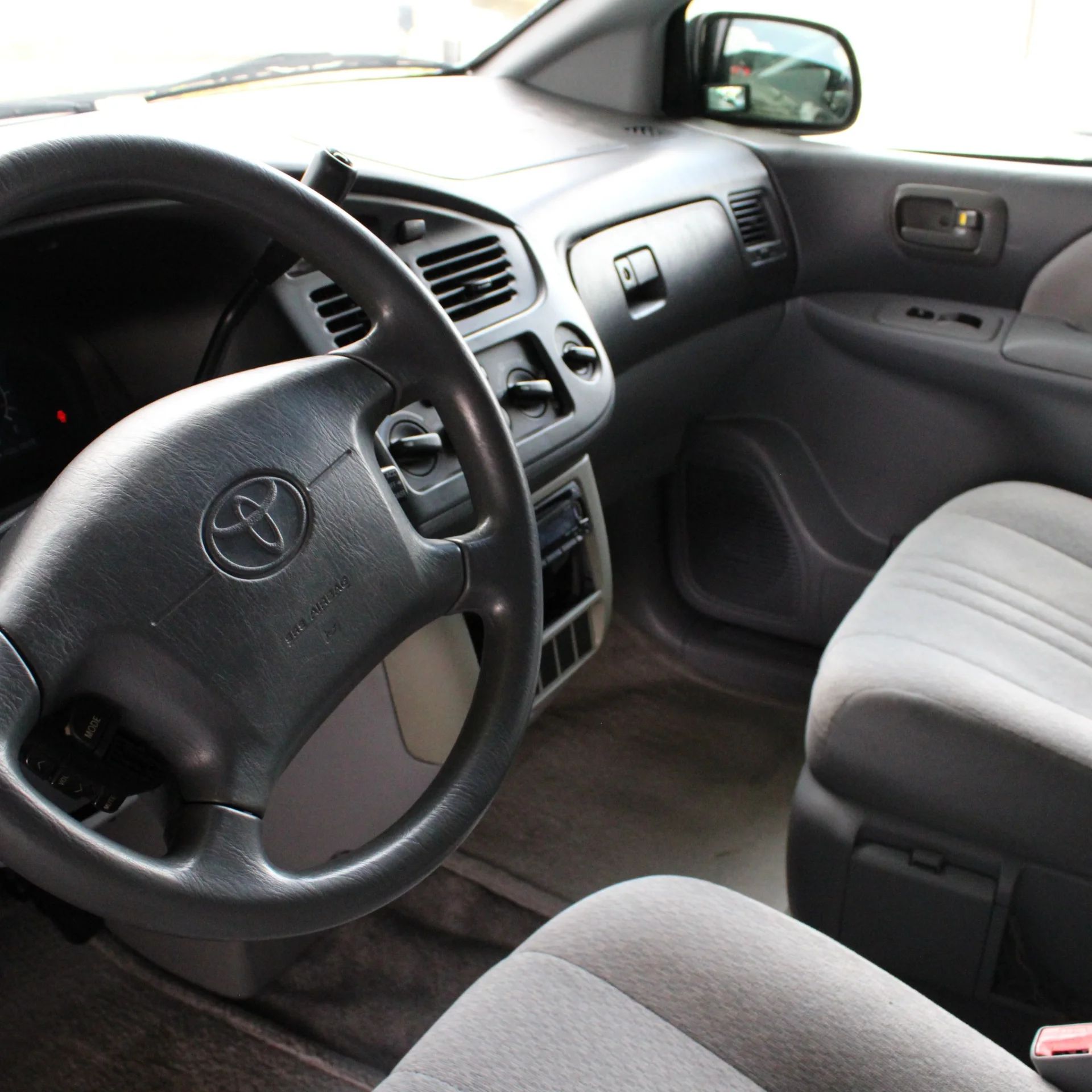 Toyota Sienna - Image 8