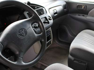 Toyota Sienna - Image 8