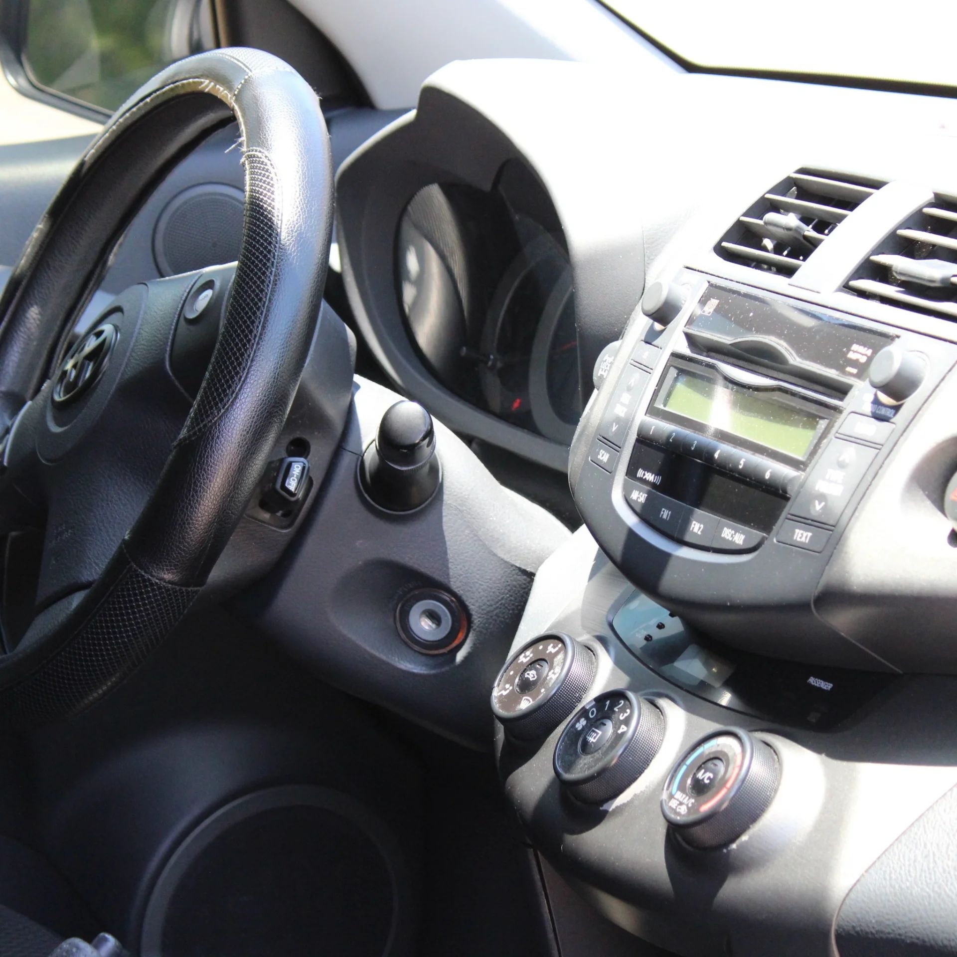 Toyota RAV4 - Image 8